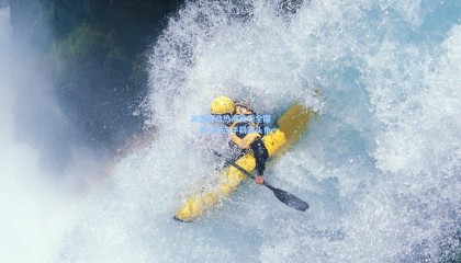 冰雪运动热潮席卷全国，青少年选手崭露头角