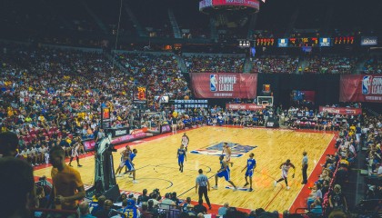 中国女排鏖战五局险胜巴西，世界联赛再添关键胜利