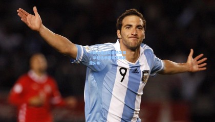 中国冰雪运动蓬勃发展，年轻选手国际赛场崭露头角