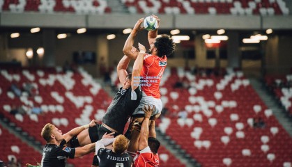 梅西梅开二度助迈阿密国际逆转取胜 球迷沸腾见证球王风采