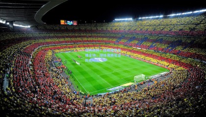 惊天逆转！压哨绝杀引爆全场，球迷沸腾见证历史时刻